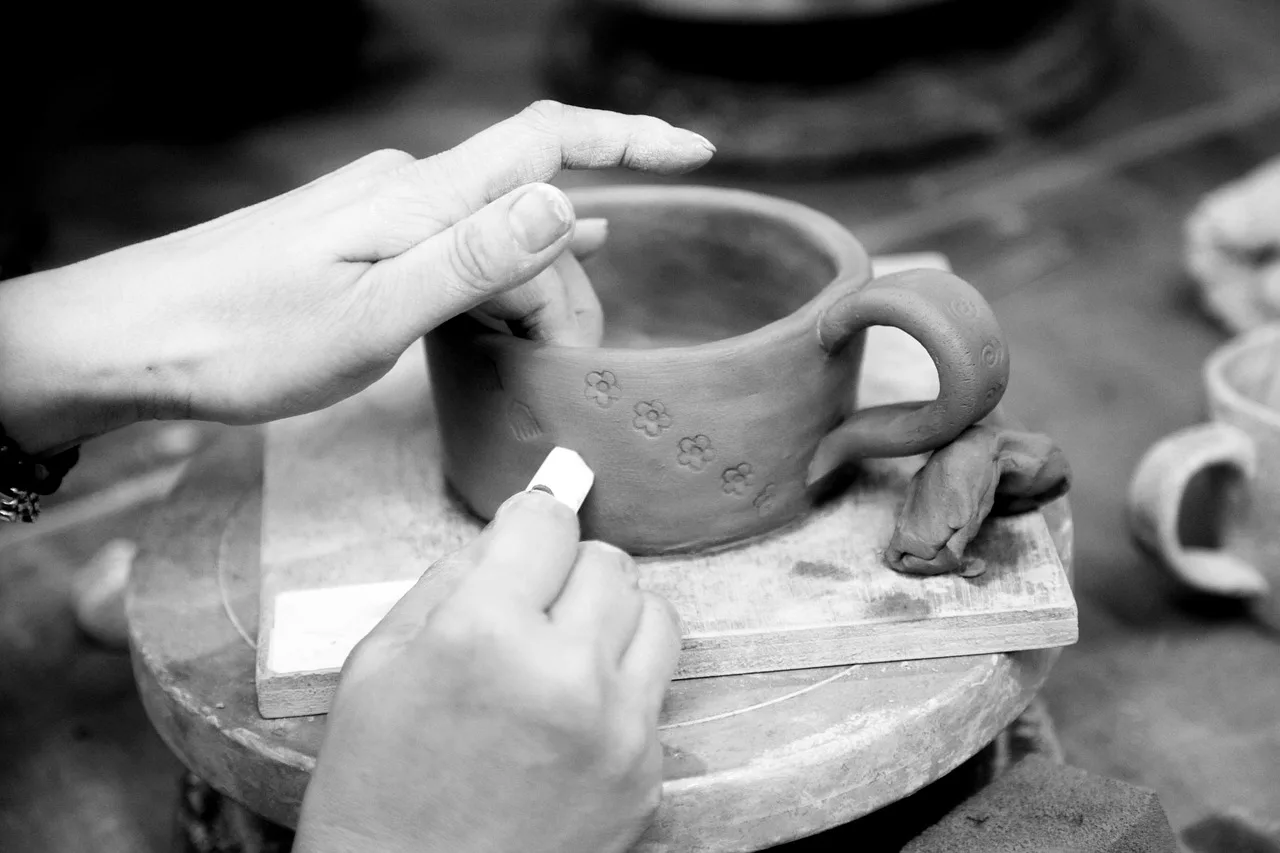 porcelain, hand, soil, clay, qualitative, pottery, hand made, traditional, gray-scale, work, clay, qualitative, qualitative, qualitative, pottery, pottery, pottery, pottery, pottery, hand made, hand made. Checklist for outfitting a first ceramics project with six hand tools