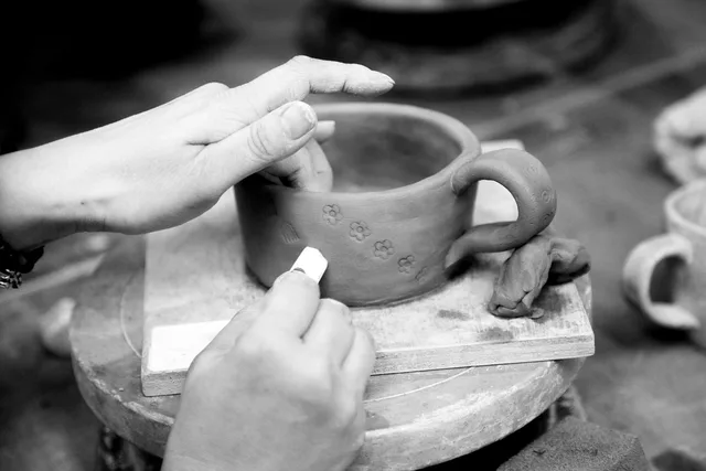 porcelain, hand, soil, clay, qualitative, pottery, hand made, traditional, gray-scale, work, clay, qualitative, qualitative, qualitative, pottery, pottery, pottery, pottery, pottery, hand made, hand made. Checklist for outfitting a first ceramics project with six hand tools