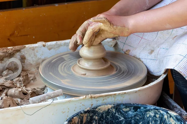 pottery, craft, hobby, clay, potter's wheel, hands, pottery, craft, craft, craft, hobby, hobby, clay, clay, hands, hands, hands, hands, hands. Setting up a small room for home pottery without the mess