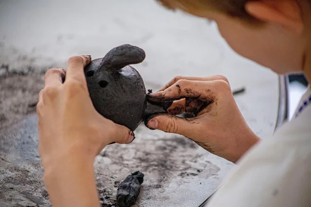 pottery, clay, potter, paraguay, handmade, making, ceramic, art, artist, artisan, sculpture, workshop. Independent ceramic studios reviews: questions to ask