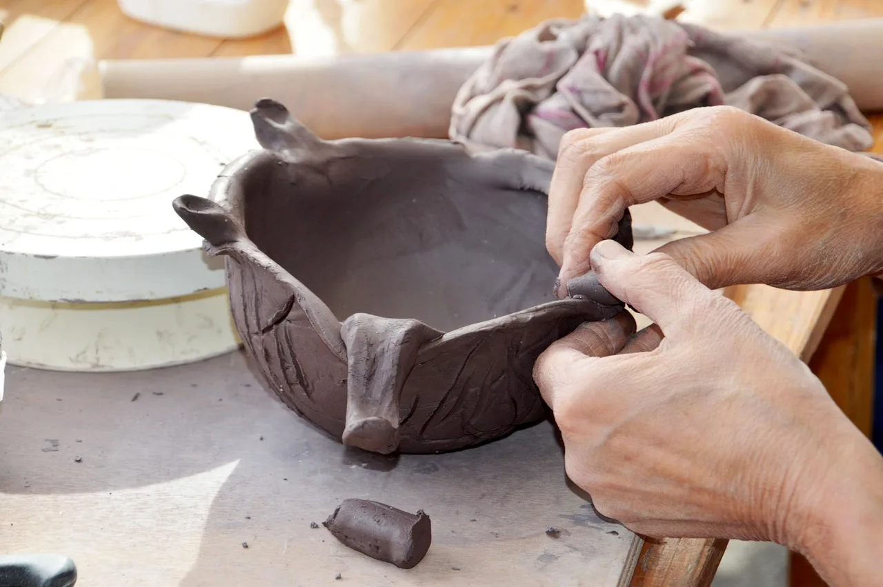crafts, pottery, hand, clay, decor, element, artisan, work, potter, figurine, assembly, creative, club, association, hobbies, imagination creativity, activity, pottery, pottery, pottery, pottery, clay, clay, clay, clay, clay. Grip and posture at the wheel: what decides how long pottery tools last